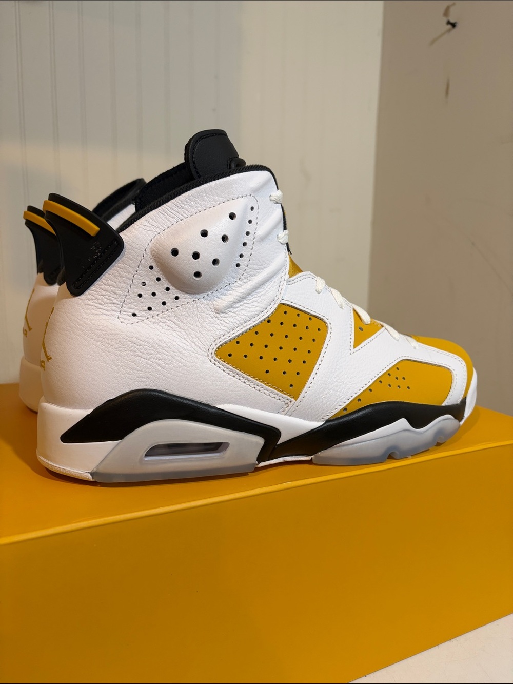 Jordan Retro High-Top Sneakers - White, Yellow & Black